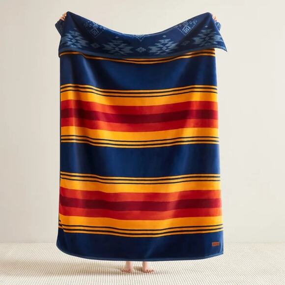 Pendleton Reversible Plush Throw Grand Canyon - Picture 3 of 7
